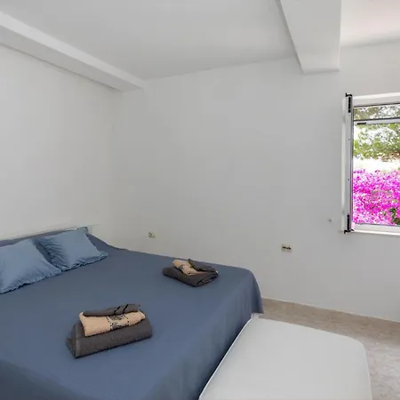 3 Bedroom Front In * Klek