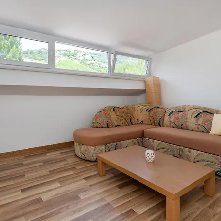 Apartment 3 Bedroom Front In *