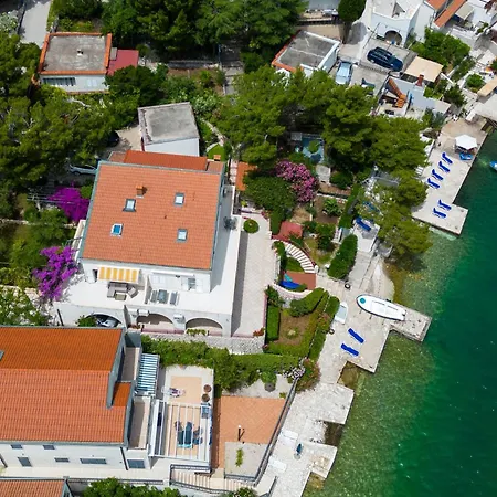 Apartment 3 Bedroom Front In *
