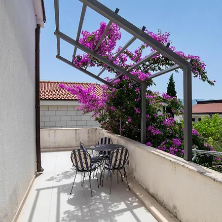 3 Bedroom Front In * Klek