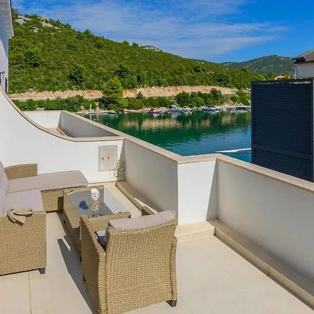 3 Bedroom Beautiful In * Klek